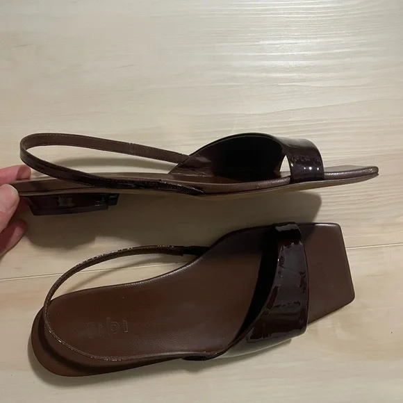 Tibi Avi Crinkle Patent Asymmetric Flat size 37.5 / 7.5 - Picture 5 of 12